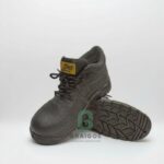 μαύρα μποτάκια ασφαλείας AGROKAL με κορδόνια και αντιολισθητική σόλα για επαγγελματική χρήση